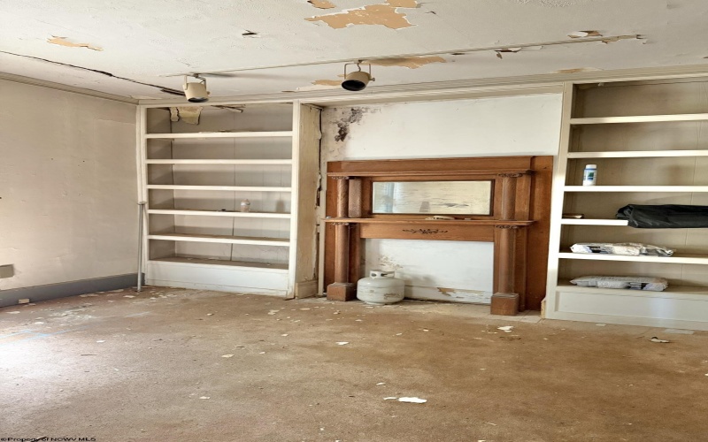 235 Center Avenue, Weston, West Virginia 26452, 4 Bedrooms Bedrooms, 9 Rooms Rooms,2 BathroomsBathrooms,Single Family Detached,For Sale,Center,0,10166360