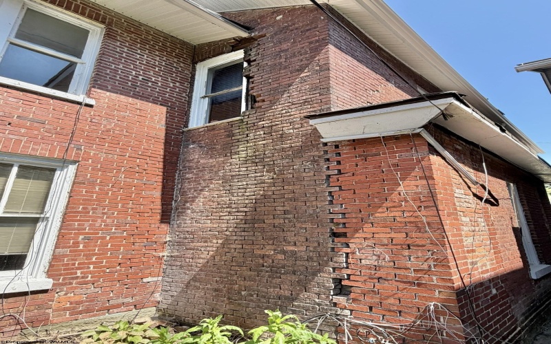 235 Center Avenue, Weston, West Virginia 26452, 4 Bedrooms Bedrooms, 9 Rooms Rooms,2 BathroomsBathrooms,Single Family Detached,For Sale,Center,0,10166360