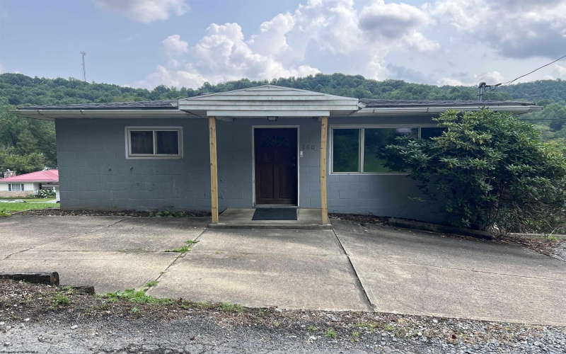 160 High Street, Salem, West Virginia 26426, 2 Bedrooms Bedrooms, 5 Rooms Rooms,1 BathroomBathrooms,Single Family Detached,For Sale,High,0,10166354