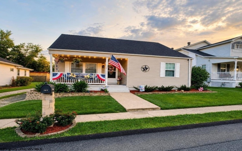 127 Willis Avenue, Bridgeport, West Virginia 26330, 3 Bedrooms Bedrooms, 7 Rooms Rooms,2 BathroomsBathrooms,Single Family Detached,For Sale,Willis,0,10166355