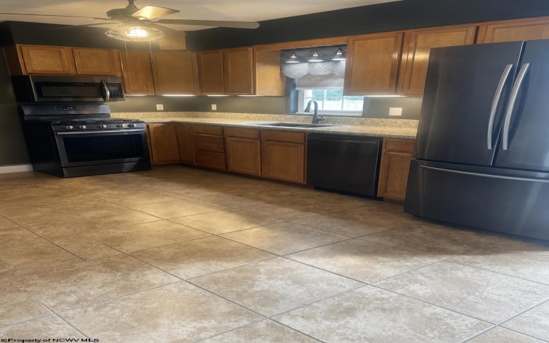 127 Willis Avenue, Bridgeport, West Virginia 26330, 3 Bedrooms Bedrooms, 7 Rooms Rooms,2 BathroomsBathrooms,Single Family Detached,For Sale,Willis,0,10166355