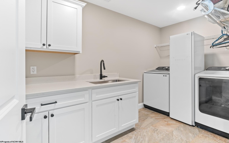 1027 Excaliber Drive, Morgantown, West Virginia 26508, 5 Bedrooms Bedrooms, 10 Rooms Rooms,3 BathroomsBathrooms,Single Family Detached,For Sale,Excaliber,0,10166356