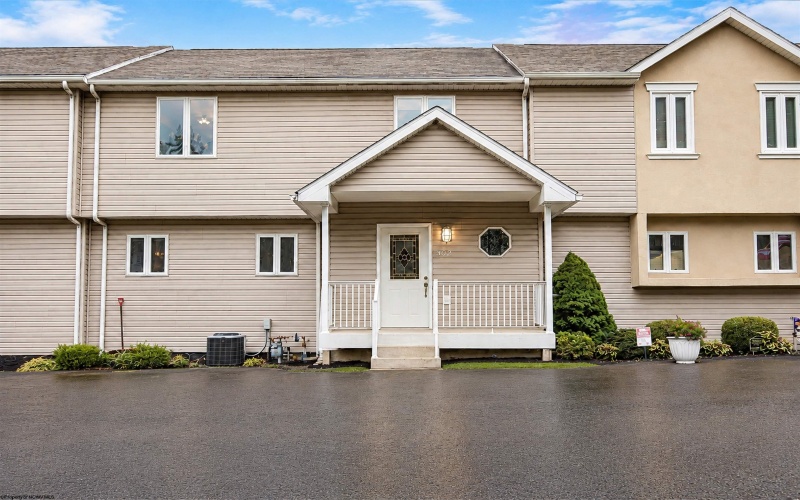 302 PIERPONT HEIGHTS Drive, Morgantown, West Virginia 26508, 4 Bedrooms Bedrooms, 11 Rooms Rooms,4 BathroomsBathrooms,Single Family Attached,For Sale,PIERPONT HEIGHTS,0,10166375