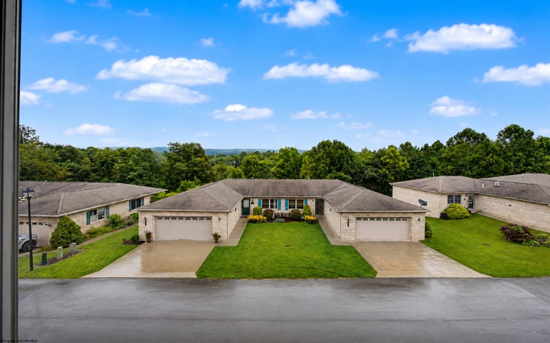 302 PIERPONT HEIGHTS Drive, Morgantown, West Virginia 26508, 4 Bedrooms Bedrooms, 11 Rooms Rooms,4 BathroomsBathrooms,Single Family Attached,For Sale,PIERPONT HEIGHTS,0,10166375