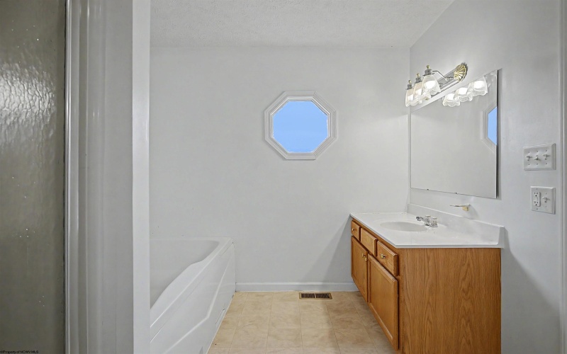 302 PIERPONT HEIGHTS Drive, Morgantown, West Virginia 26508, 4 Bedrooms Bedrooms, 11 Rooms Rooms,4 BathroomsBathrooms,Single Family Attached,For Sale,PIERPONT HEIGHTS,0,10166375