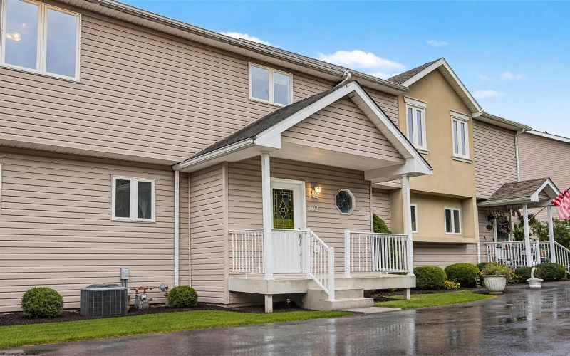302 PIERPONT HEIGHTS Drive, Morgantown, West Virginia 26508, 4 Bedrooms Bedrooms, 11 Rooms Rooms,4 BathroomsBathrooms,Single Family Attached,For Sale,PIERPONT HEIGHTS,0,10166375