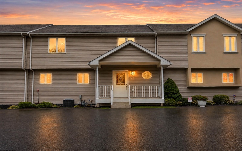302 PIERPONT HEIGHTS Drive, Morgantown, West Virginia 26508, 4 Bedrooms Bedrooms, 11 Rooms Rooms,4 BathroomsBathrooms,Single Family Attached,For Sale,PIERPONT HEIGHTS,0,10166375