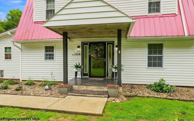 1558 Davisson Run Road, Clarksburg, West Virginia 26301, 3 Bedrooms Bedrooms, 6 Rooms Rooms,2 BathroomsBathrooms,Single Family Detached,For Sale,Davisson Run,0,10166387