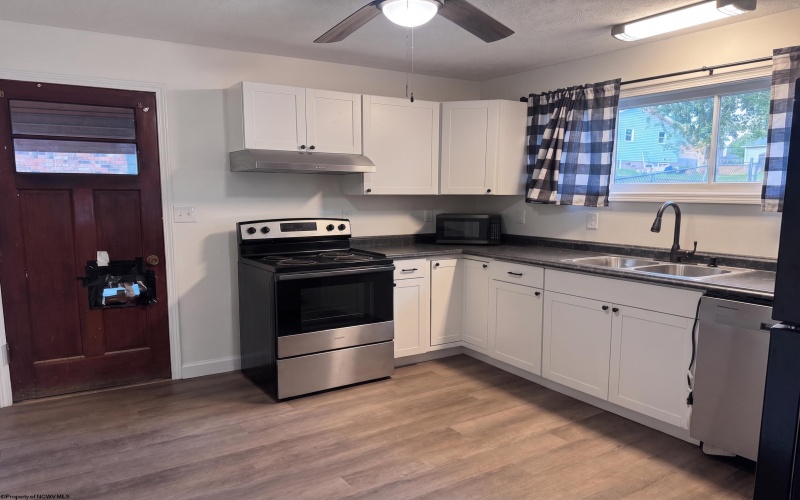 111 Ullom Street, Fairmont, West Virginia 26554, 2 Bedrooms Bedrooms, 5 Rooms Rooms,1 BathroomBathrooms,Single Family Detached,For Sale,Ullom,0,10166388 111 Ullom Street, Fairmont, West Virginia 26554, 2 Bedrooms Bedrooms, 5 Rooms Rooms,1 BathroomBathrooms,Single Family Detached,For Sale,Ullom,0,10166388