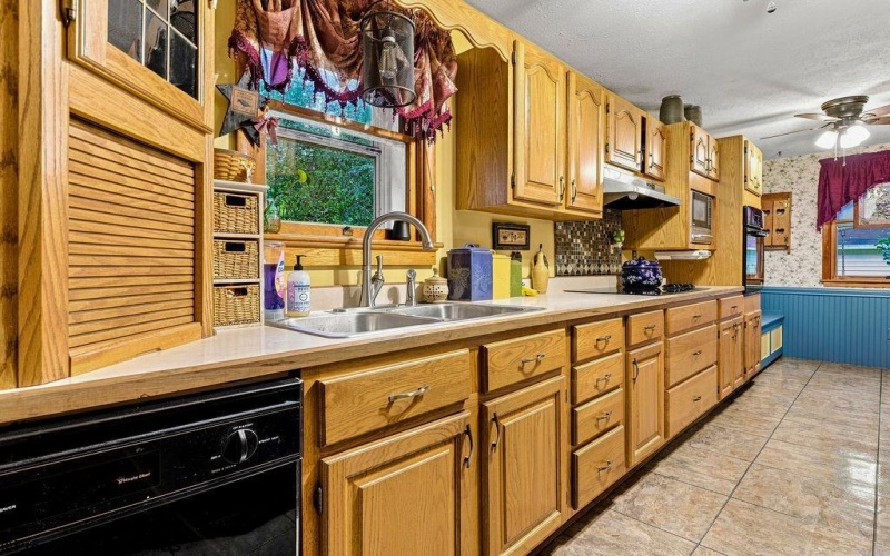 1612 Davisson Run Road, Clarksburg, West Virginia 26301, 4 Bedrooms Bedrooms, 11 Rooms Rooms,2 BathroomsBathrooms,Single Family Detached,For Sale,Davisson Run,0,10166390