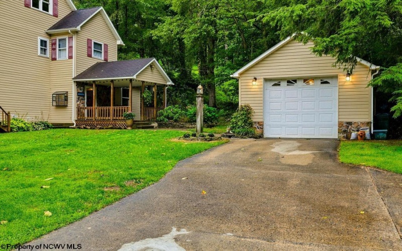 1612 Davisson Run Road, Clarksburg, West Virginia 26301, 4 Bedrooms Bedrooms, 11 Rooms Rooms,2 BathroomsBathrooms,Single Family Detached,For Sale,Davisson Run,0,10166390