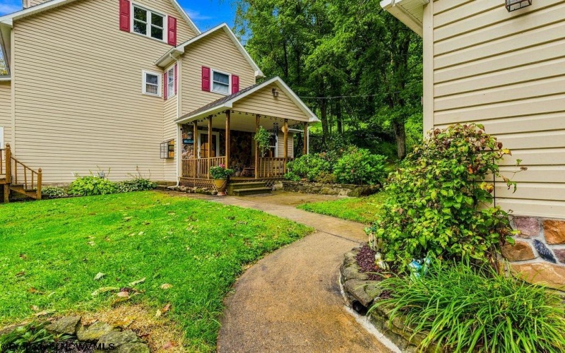 1612 Davisson Run Road, Clarksburg, West Virginia 26301, 4 Bedrooms Bedrooms, 11 Rooms Rooms,2 BathroomsBathrooms,Single Family Detached,For Sale,Davisson Run,0,10166390