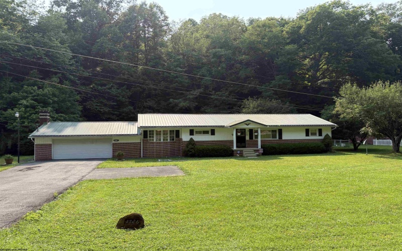 1726 Flaggy Meadow Road, Mannington, West Virginia 26582, 3 Bedrooms Bedrooms, 6 Rooms Rooms,1 BathroomBathrooms,Single Family Detached,For Sale,Flaggy Meadow,0,10166394