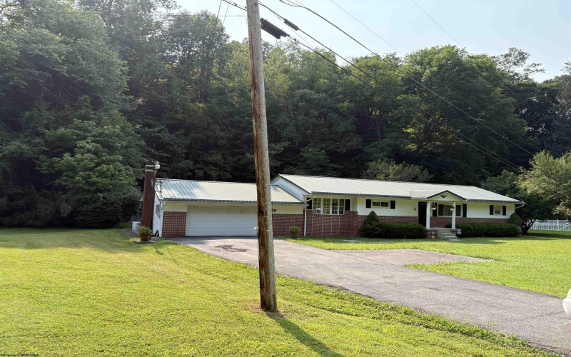 1726 Flaggy Meadow Road, Mannington, West Virginia 26582, 3 Bedrooms Bedrooms, 6 Rooms Rooms,1 BathroomBathrooms,Single Family Detached,For Sale,Flaggy Meadow,0,10166394