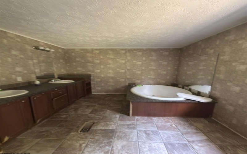 1293 Flag Run Road, Clarksburg, West Virginia 26301, 3 Bedrooms Bedrooms, 6 Rooms Rooms,2 BathroomsBathrooms,Single Family Detached,For Sale,Flag Run,0,10166396
