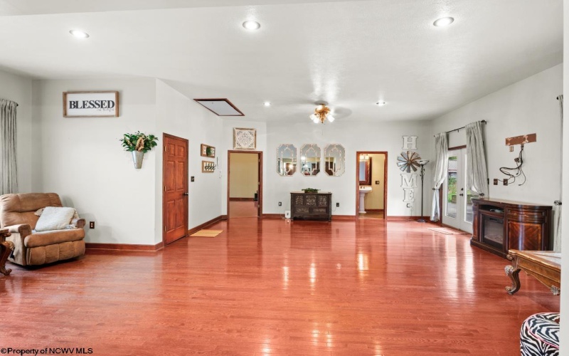 401 Jefferson Street, Mannington, West Virginia 26582, 3 Bedrooms Bedrooms, 8 Rooms Rooms,2 BathroomsBathrooms,Single Family Detached,For Sale,Jefferson,0,10166399