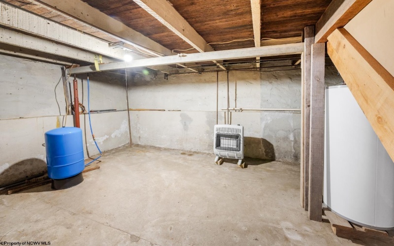 7816 Husky Highway, Mannington, West Virginia 26582, 1 Bedroom Bedrooms, 5 Rooms Rooms,1 BathroomBathrooms,Single Family Detached,For Sale,Husky,0,10166400