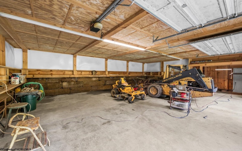 7816 Husky Highway, Mannington, West Virginia 26582, 1 Bedroom Bedrooms, 5 Rooms Rooms,1 BathroomBathrooms,Single Family Detached,For Sale,Husky,0,10166400
