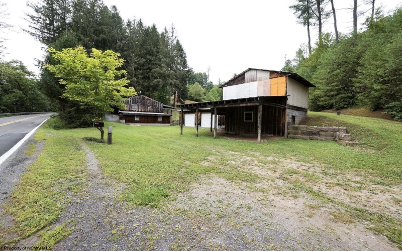 7816 Husky Highway, Mannington, West Virginia 26582, 1 Bedroom Bedrooms, 5 Rooms Rooms,1 BathroomBathrooms,Single Family Detached,For Sale,Husky,0,10166400