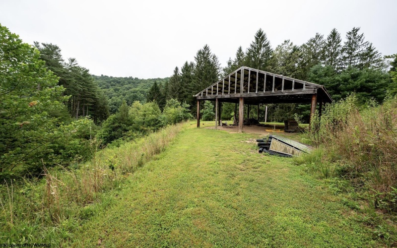 7816 Husky Highway, Mannington, West Virginia 26582, 1 Bedroom Bedrooms, 5 Rooms Rooms,1 BathroomBathrooms,Single Family Detached,For Sale,Husky,0,10166400