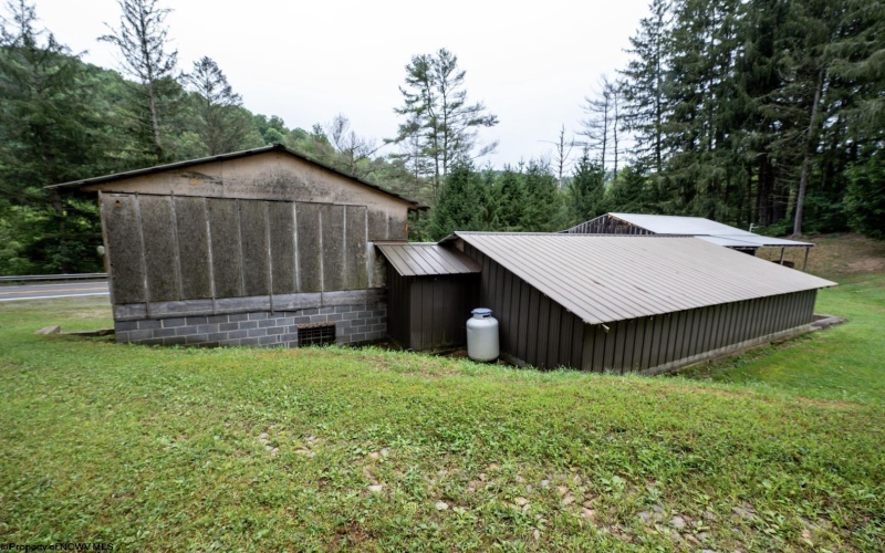 7816 Husky Highway, Mannington, West Virginia 26582, 1 Bedroom Bedrooms, 5 Rooms Rooms,1 BathroomBathrooms,Single Family Detached,For Sale,Husky,0,10166400