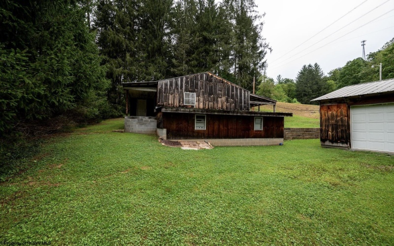 7816 Husky Highway, Mannington, West Virginia 26582, 1 Bedroom Bedrooms, 5 Rooms Rooms,1 BathroomBathrooms,Single Family Detached,For Sale,Husky,0,10166400
