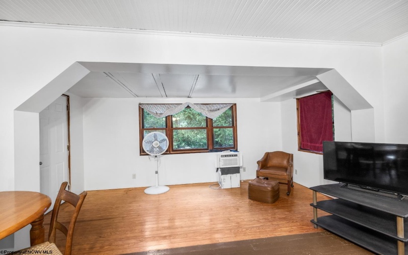 7816 Husky Highway, Mannington, West Virginia 26582, 1 Bedroom Bedrooms, 5 Rooms Rooms,1 BathroomBathrooms,Single Family Detached,For Sale,Husky,0,10166400