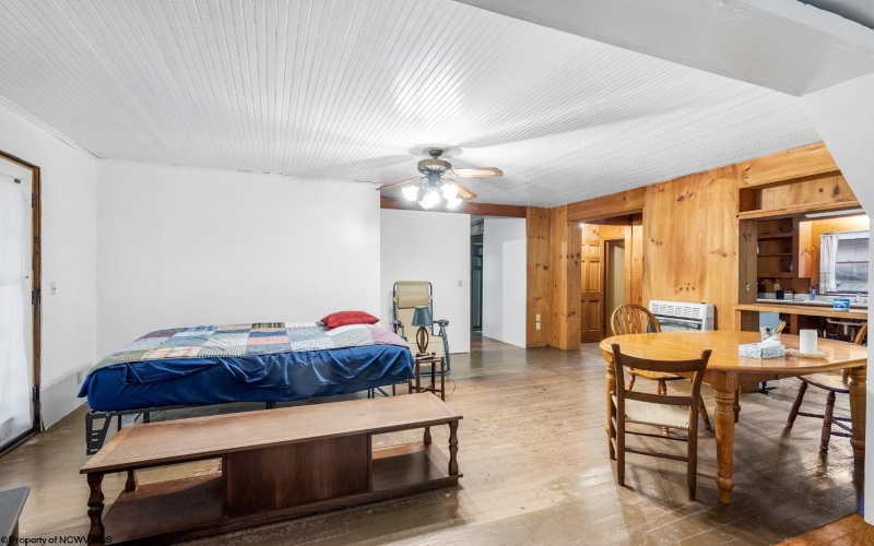 7816 Husky Highway, Mannington, West Virginia 26582, 1 Bedroom Bedrooms, 5 Rooms Rooms,1 BathroomBathrooms,Single Family Detached,For Sale,Husky,0,10166400
