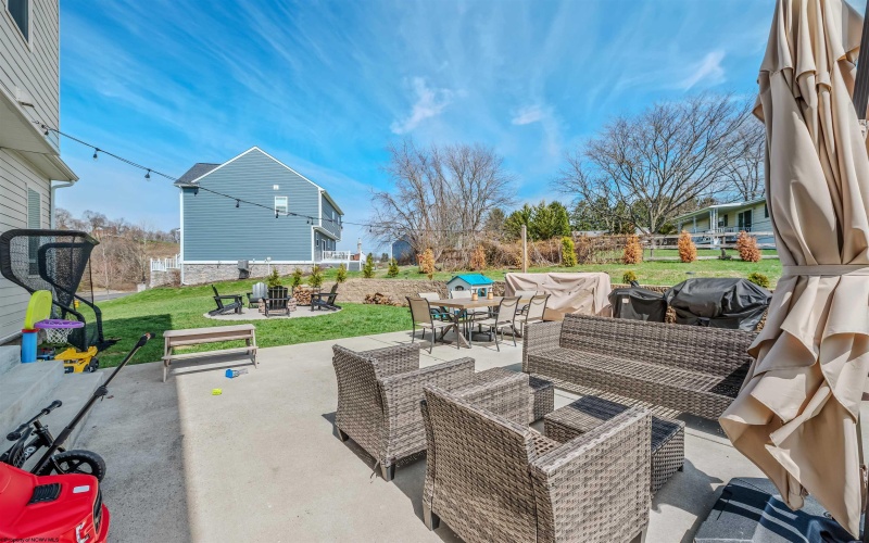 204 Santorini Avenue, Morgantown, West Virginia 26508, 5 Bedrooms Bedrooms, 15 Rooms Rooms,3 BathroomsBathrooms,Single Family Detached,For Sale,Santorini,0,10166402