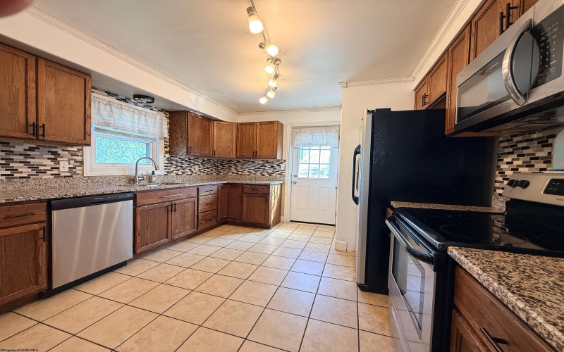 607 Joseph Street, Clarksburg, West Virginia 26301, 3 Bedrooms Bedrooms, 7 Rooms Rooms,1 BathroomBathrooms,Single Family Detached,For Sale,Joseph,0,10166417