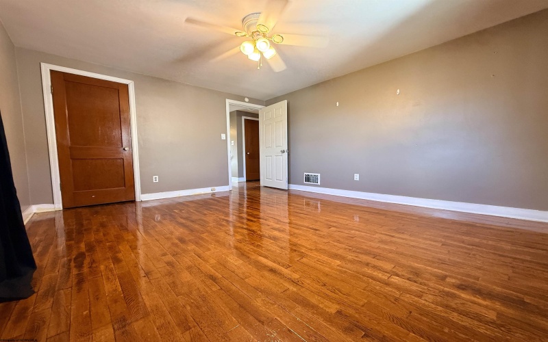 607 Joseph Street, Clarksburg, West Virginia 26301, 3 Bedrooms Bedrooms, 7 Rooms Rooms,1 BathroomBathrooms,Single Family Detached,For Sale,Joseph,0,10166417