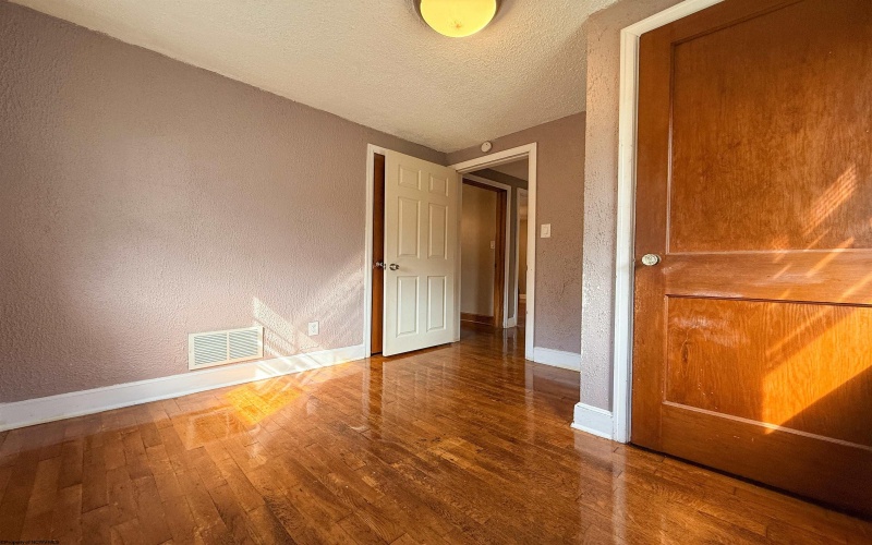 607 Joseph Street, Clarksburg, West Virginia 26301, 3 Bedrooms Bedrooms, 7 Rooms Rooms,1 BathroomBathrooms,Single Family Detached,For Sale,Joseph,0,10166417