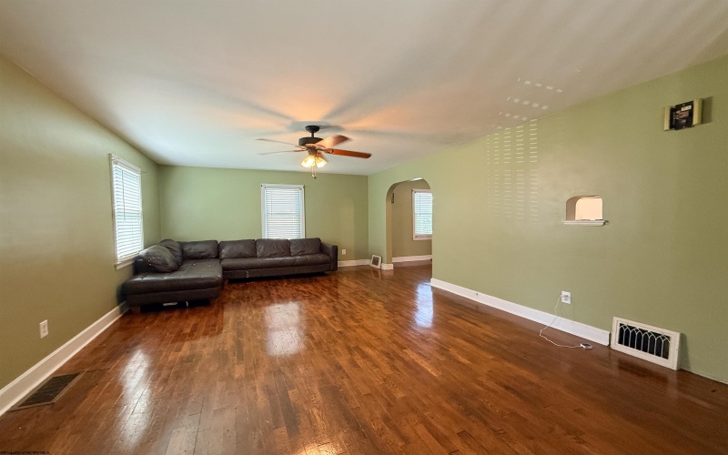 607 Joseph Street, Clarksburg, West Virginia 26301, 3 Bedrooms Bedrooms, 7 Rooms Rooms,1 BathroomBathrooms,Single Family Detached,For Sale,Joseph,0,10166417