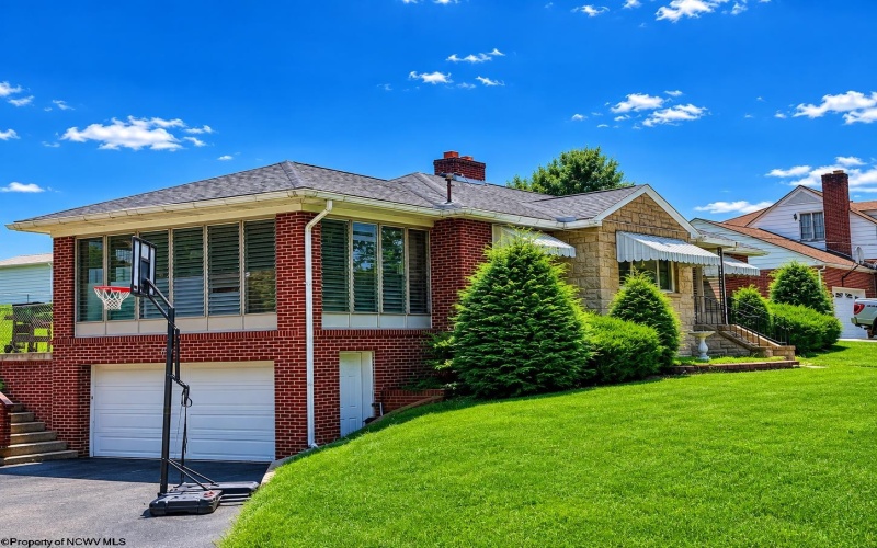 106 Cordelia Avenue, Fairmont, West Virginia 26554, 3 Bedrooms Bedrooms, 10 Rooms Rooms,2 BathroomsBathrooms,Single Family Detached,For Sale,Cordelia,0,10166411