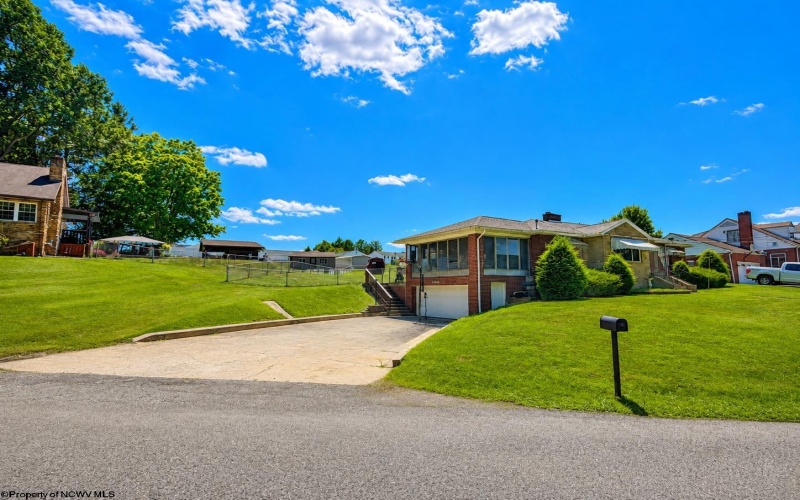 106 Cordelia Avenue, Fairmont, West Virginia 26554, 3 Bedrooms Bedrooms, 10 Rooms Rooms,2 BathroomsBathrooms,Single Family Detached,For Sale,Cordelia,0,10166411