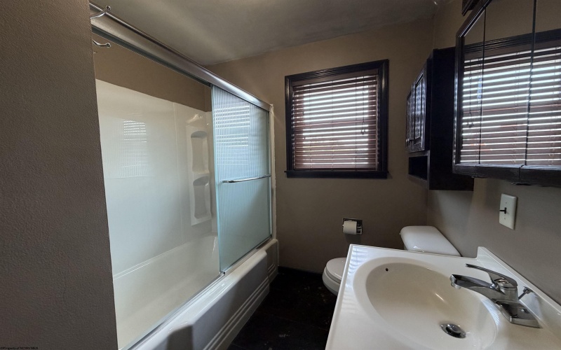 104 1/2 Maryland Avenue, Clarksburg, West Virginia 26301, 2 Bedrooms Bedrooms, 5 Rooms Rooms,1 BathroomBathrooms,Single Family Detached,For Sale,Maryland,0,10166408