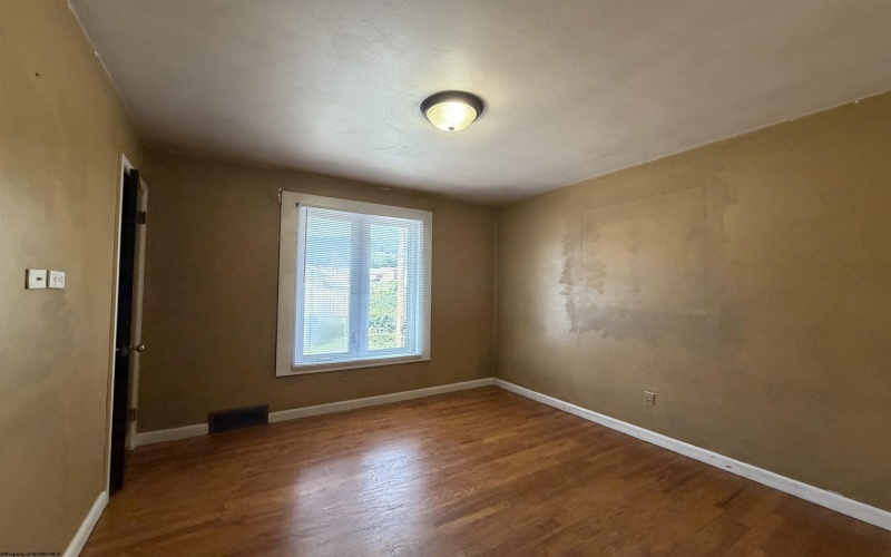 104 1/2 Maryland Avenue, Clarksburg, West Virginia 26301, 2 Bedrooms Bedrooms, 5 Rooms Rooms,1 BathroomBathrooms,Single Family Detached,For Sale,Maryland,0,10166408