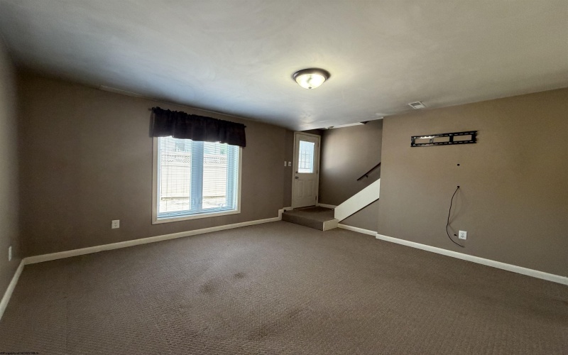 104 1/2 Maryland Avenue, Clarksburg, West Virginia 26301, 2 Bedrooms Bedrooms, 5 Rooms Rooms,1 BathroomBathrooms,Single Family Detached,For Sale,Maryland,0,10166408