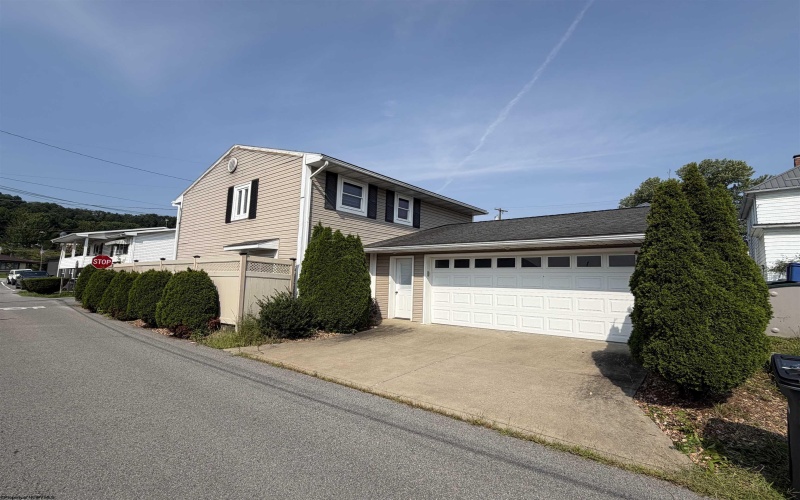 104 1/2 Maryland Avenue, Clarksburg, West Virginia 26301, 2 Bedrooms Bedrooms, 5 Rooms Rooms,1 BathroomBathrooms,Single Family Detached,For Sale,Maryland,0,10166408