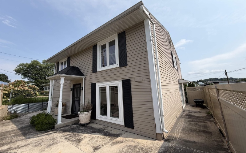 104 1/2 Maryland Avenue, Clarksburg, West Virginia 26301, 2 Bedrooms Bedrooms, 5 Rooms Rooms,1 BathroomBathrooms,Single Family Detached,For Sale,Maryland,0,10166408