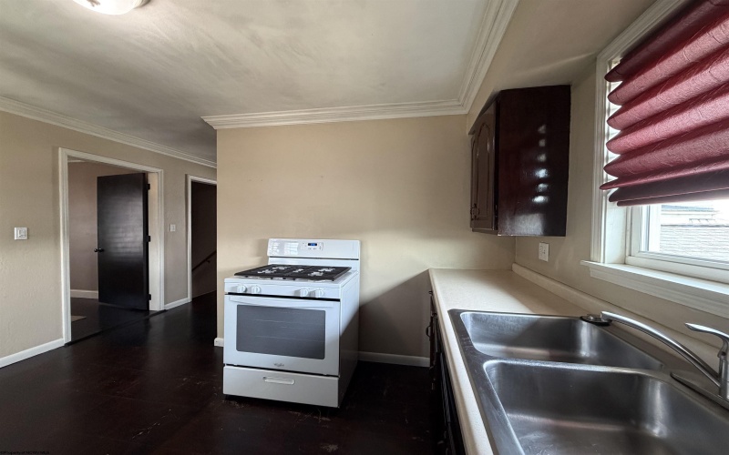 104 1/2 Maryland Avenue, Clarksburg, West Virginia 26301, 2 Bedrooms Bedrooms, 5 Rooms Rooms,1 BathroomBathrooms,Single Family Detached,For Sale,Maryland,0,10166408