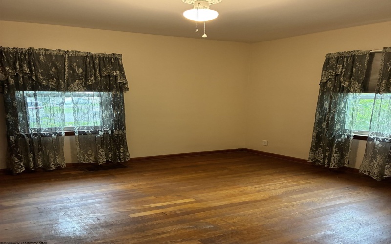1106 Harvatis Street, Morgantown, West Virginia 26508, 2 Bedrooms Bedrooms, 5 Rooms Rooms,1 BathroomBathrooms,Single Family Detached,For Sale,Harvatis,0,10166418