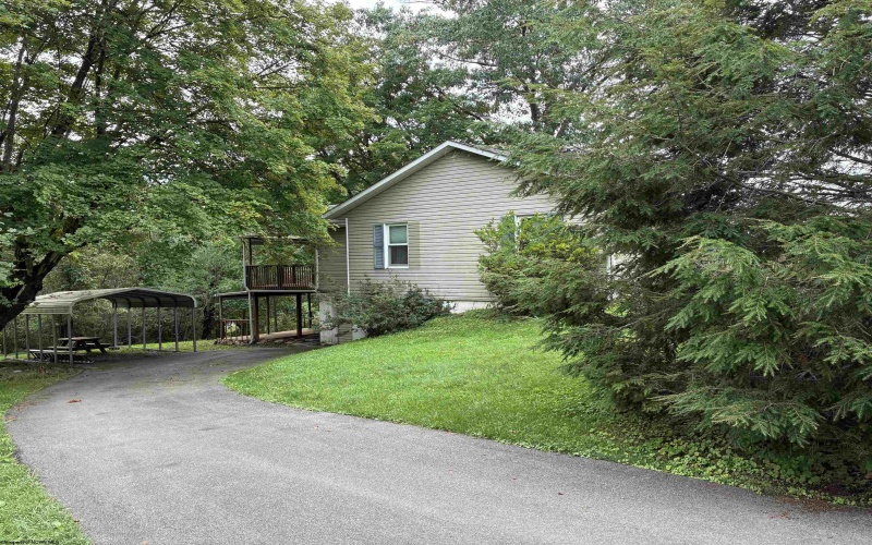 1106 Harvatis Street, Morgantown, West Virginia 26508, 2 Bedrooms Bedrooms, 5 Rooms Rooms,1 BathroomBathrooms,Single Family Detached,For Sale,Harvatis,0,10166418