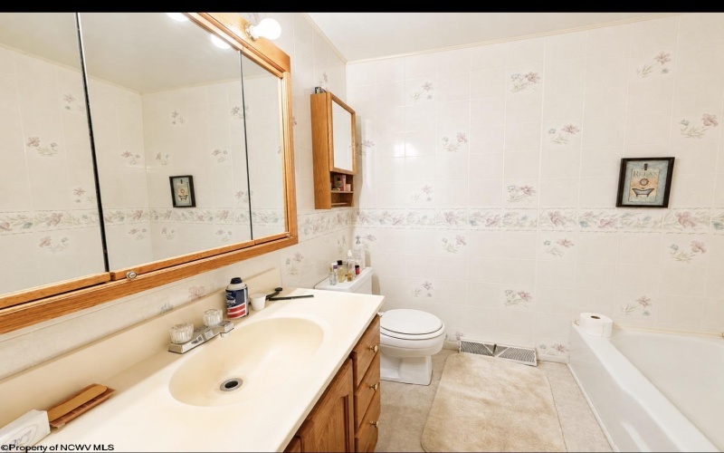 334 Keith Fork Road, Weston, West Virginia 26452, 3 Bedrooms Bedrooms, 12 Rooms Rooms,2 BathroomsBathrooms,Single Family Detached,For Sale,Keith Fork,0,10166432