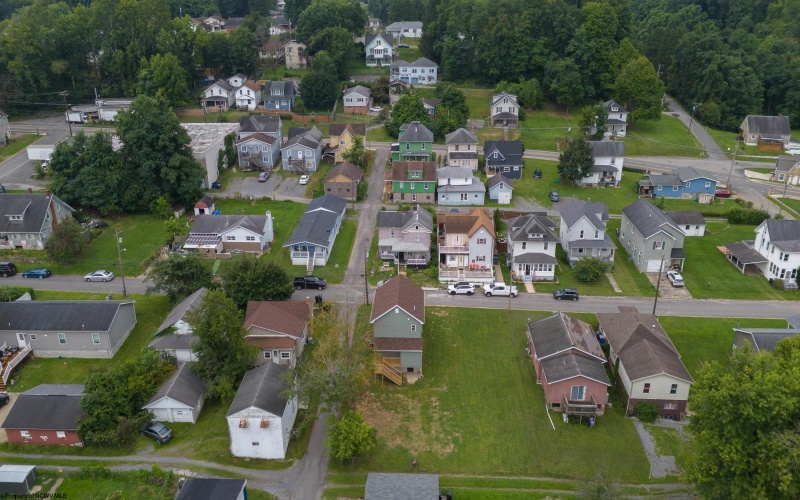 202 Western Avenue, Westover, West Virginia 26501, 3 Bedrooms Bedrooms, 6 Rooms Rooms,1 BathroomBathrooms,Single Family Detached,For Sale,Western,0,10166420