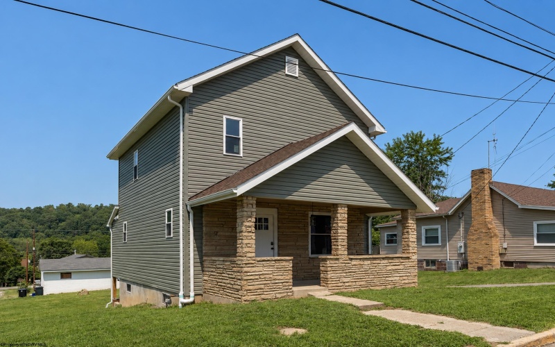202 Western Avenue, Westover, West Virginia 26501, 3 Bedrooms Bedrooms, 6 Rooms Rooms,1 BathroomBathrooms,Single Family Detached,For Sale,Western,0,10166420