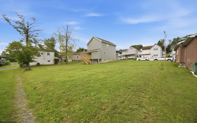 202 Western Avenue, Westover, West Virginia 26501, 3 Bedrooms Bedrooms, 6 Rooms Rooms,1 BathroomBathrooms,Single Family Detached,For Sale,Western,0,10166420
