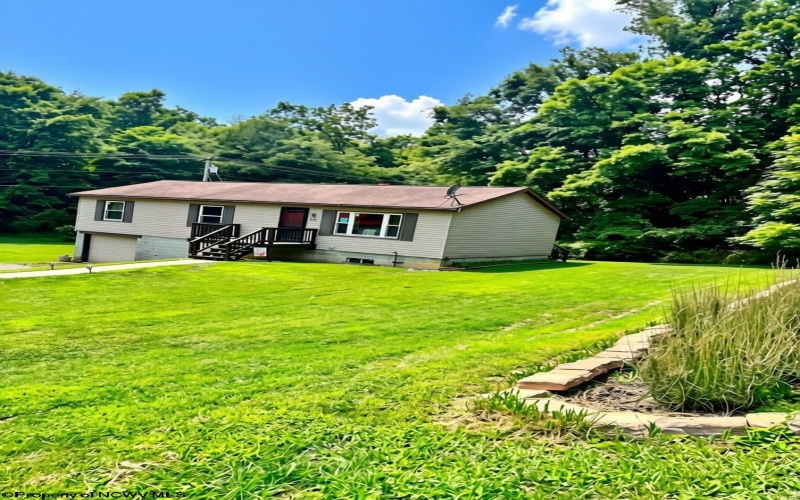 200 Love Drive, Kingwood, West Virginia 26537, 3 Bedrooms Bedrooms, 7 Rooms Rooms,2 BathroomsBathrooms,Single Family Detached,For Sale,Love,0,10166428