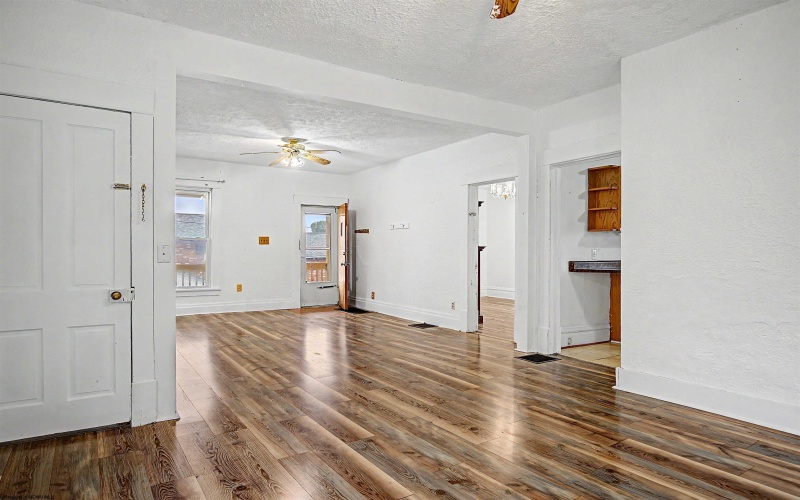 387 Dille Street, Morgantown, West Virginia 26505, 3 Bedrooms Bedrooms, 6 Rooms Rooms,1 BathroomBathrooms,Single Family Detached,For Sale,Dille,0,10166421