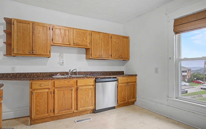 387 Dille Street, Morgantown, West Virginia 26505, 3 Bedrooms Bedrooms, 6 Rooms Rooms,1 BathroomBathrooms,Single Family Detached,For Sale,Dille,0,10166421